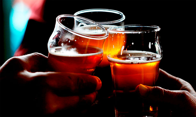Протверезити нелегалів: як в 2019 боротимуться з тіньовим алкоголем
